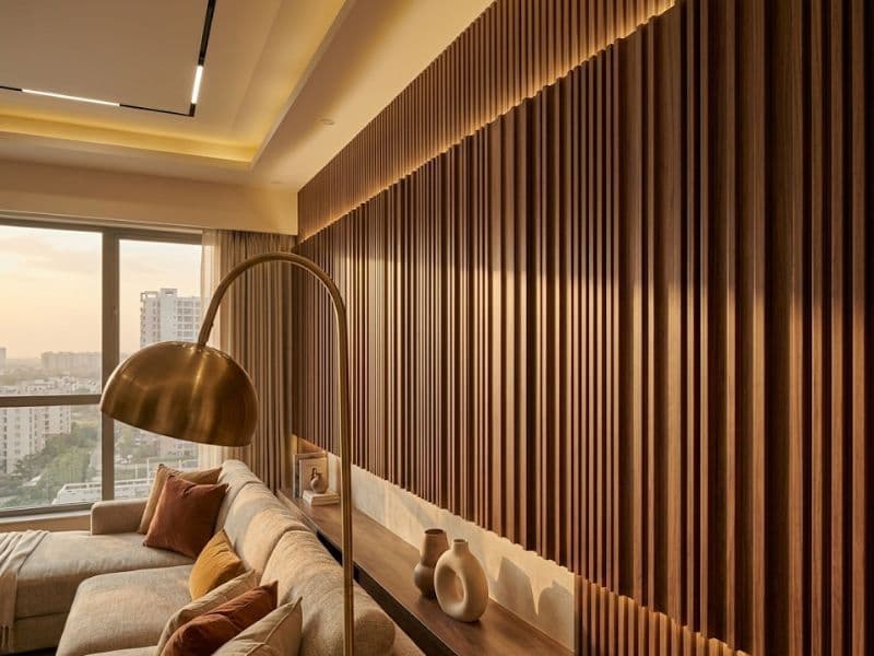 Fluted wall panels in a Noida bedroom by Inner Space Creation